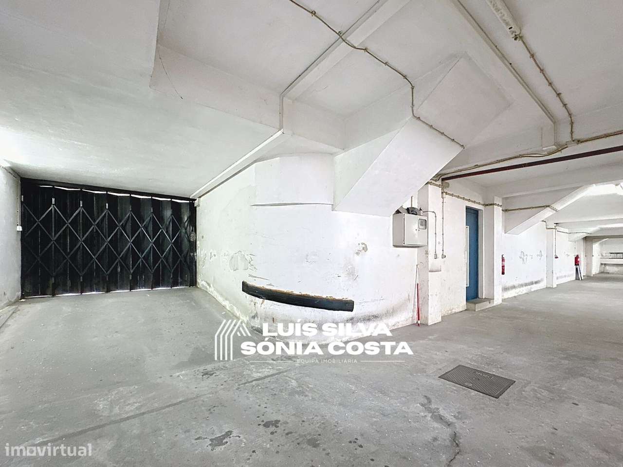 Apartamento T2 Remodelado c/ Varandas, Garagem & Elevador - Centro...-27