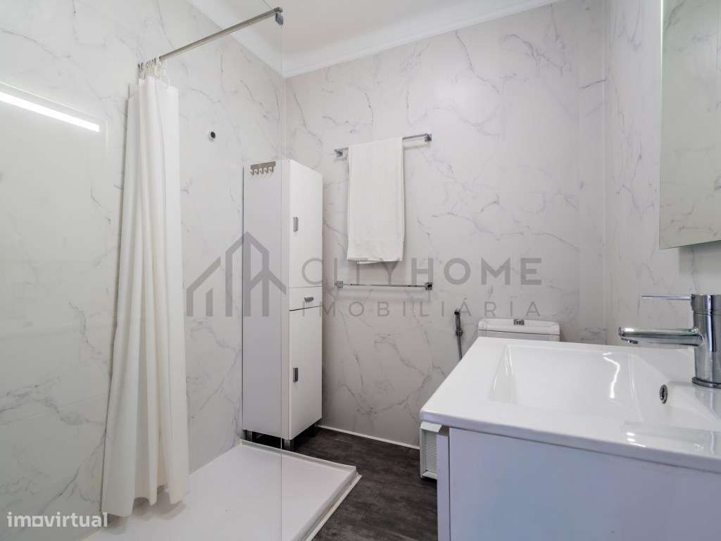 Apartamento T3 Duplex Renovado com Vista Mar-25