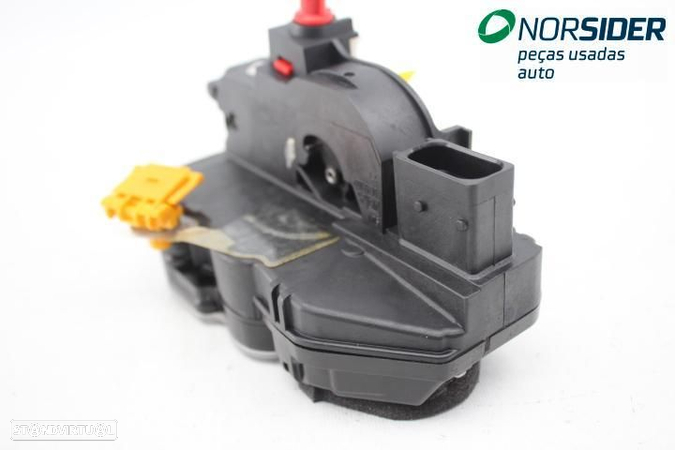 Fecho da porta tras esquerda Opel Zafira C|11-16 - 3