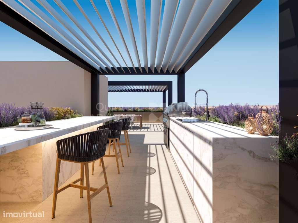 Apartamento T4 com jardim, piscina e estacionamento no Estoril - Grande imagem: 3/27