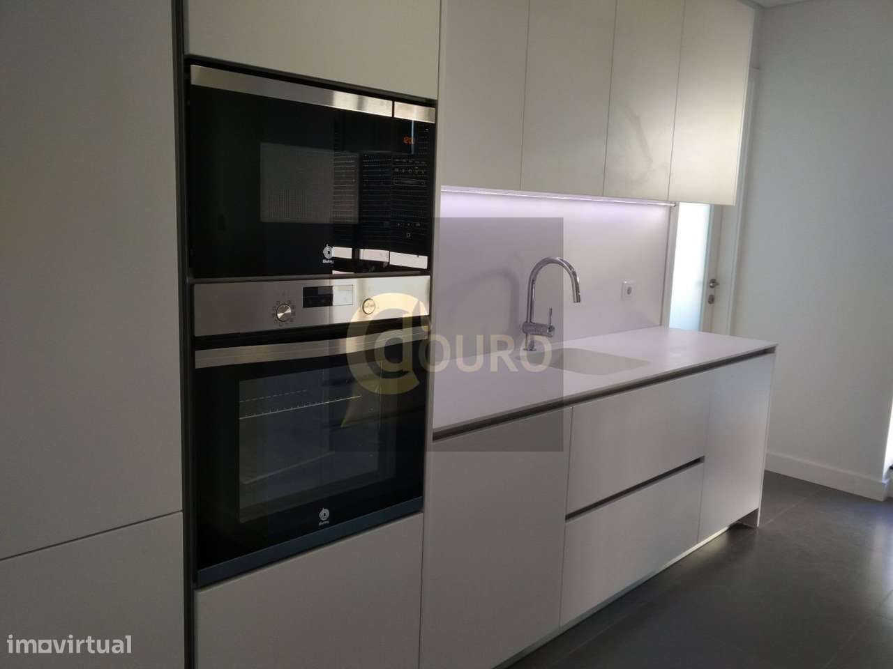 APARTAMENTO T4 JUNTO DA ROTUNDA BOAVISTA - Grande imagem: 1/4