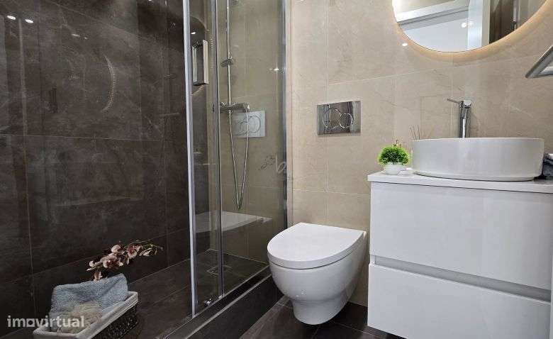 &#127991;&#65039;Apartamento T3 Remodelado em Benfica – Moderno e Cent-9