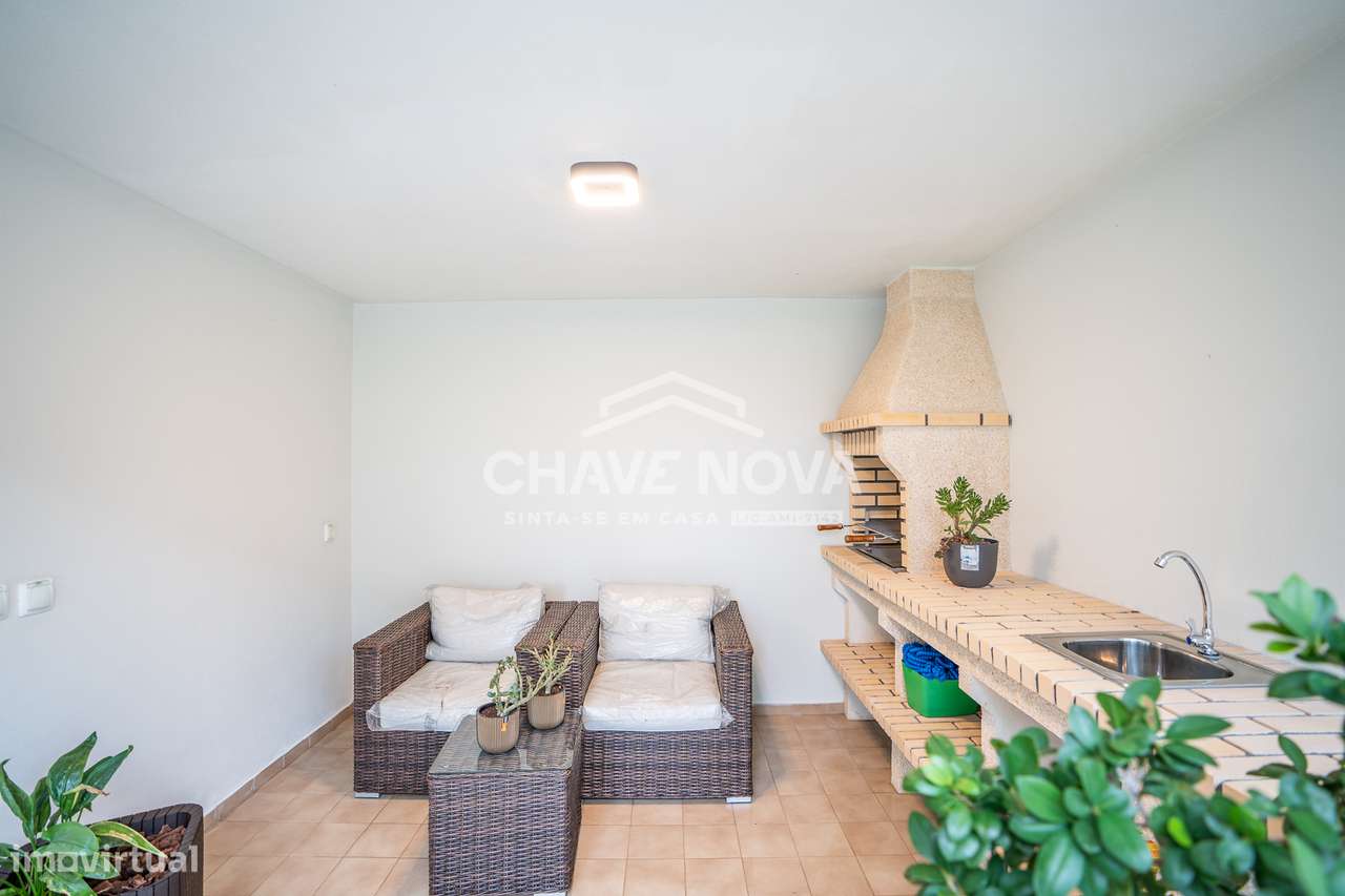 Andar Moradia T3 em S. Mamede do Coronado - Como Novo-26