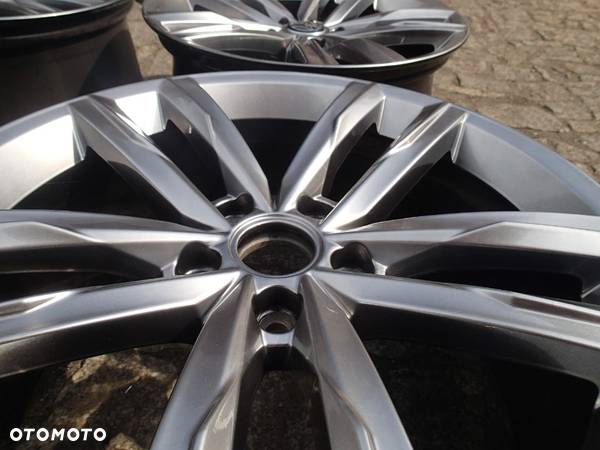 FELGI VW 18 DARTFORD SHADOW CHROME 5X112 PASSAT - 10