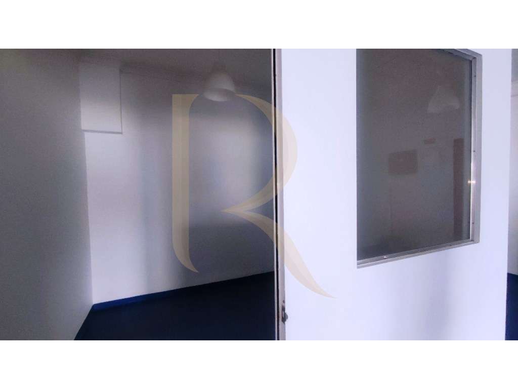 Loja em Vale da Romeira - Seixal - Grande imagem: 5/11