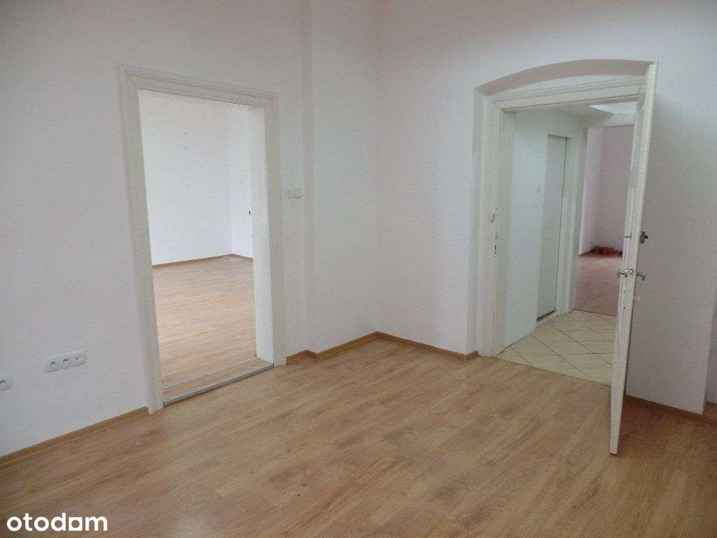 Obszerne mieszkanie w centrum Katowic-17