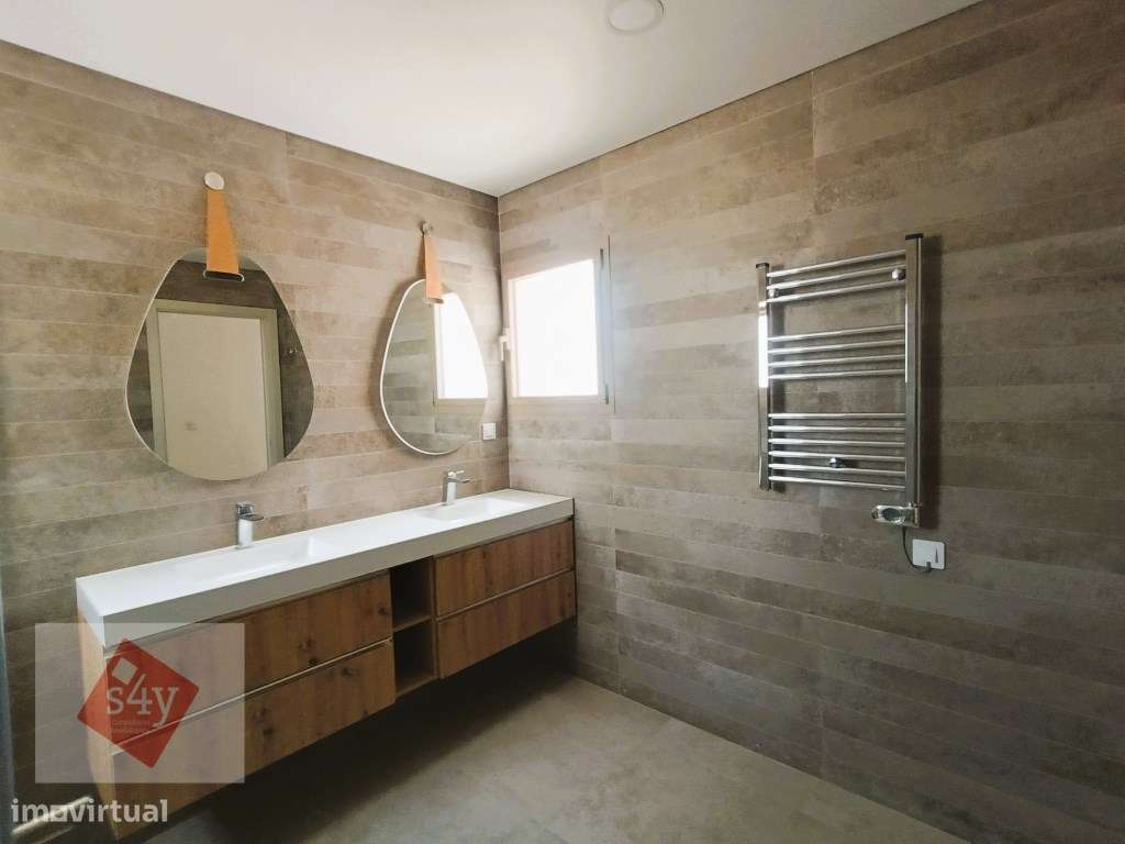 Dúplex com Terraço e Garagem Box!-23