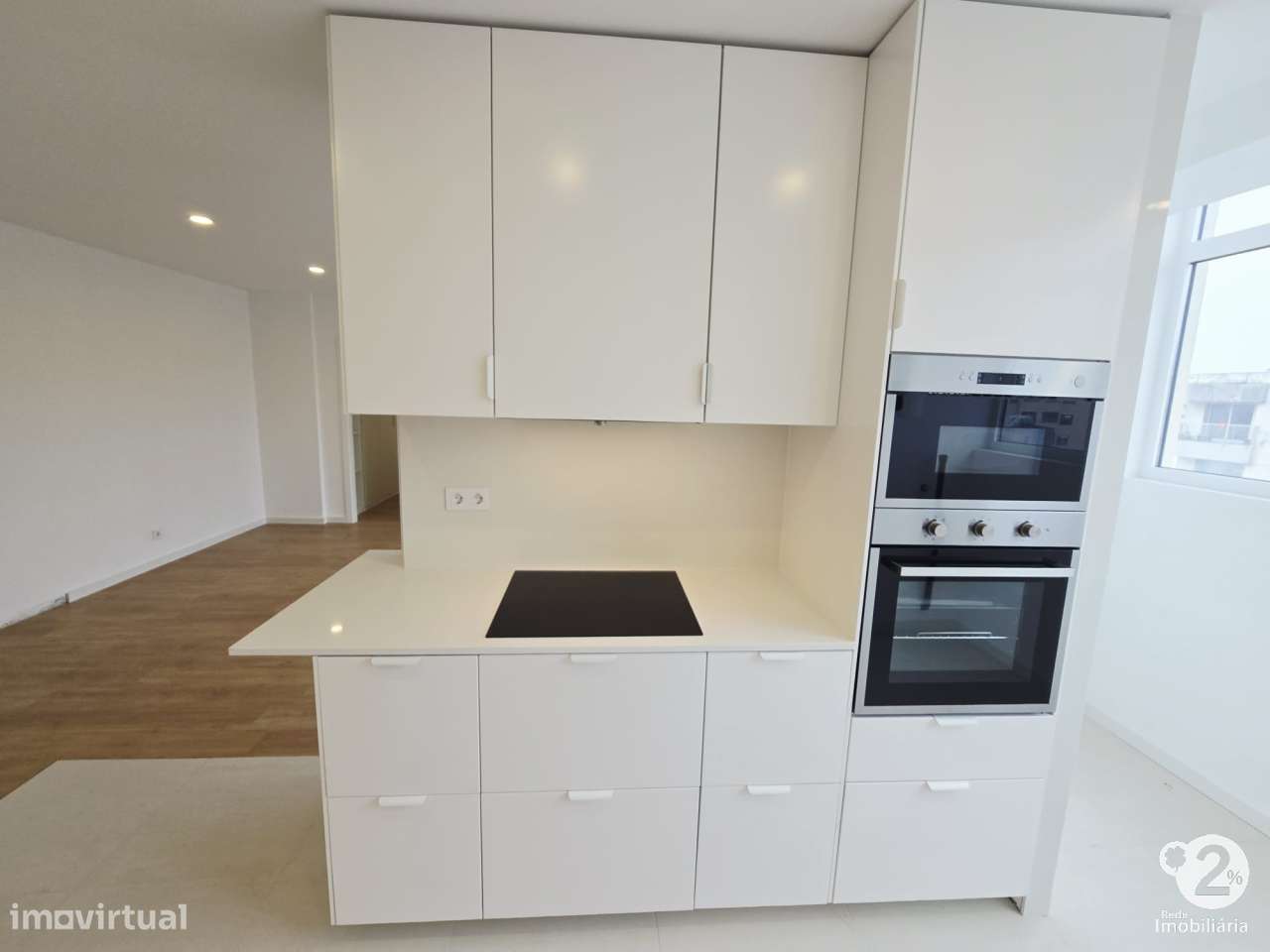 Apartamento T2 Renovado no Porto ( Torrinha )-5