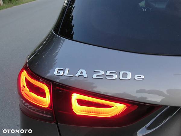 Mercedes-Benz GLA - 21