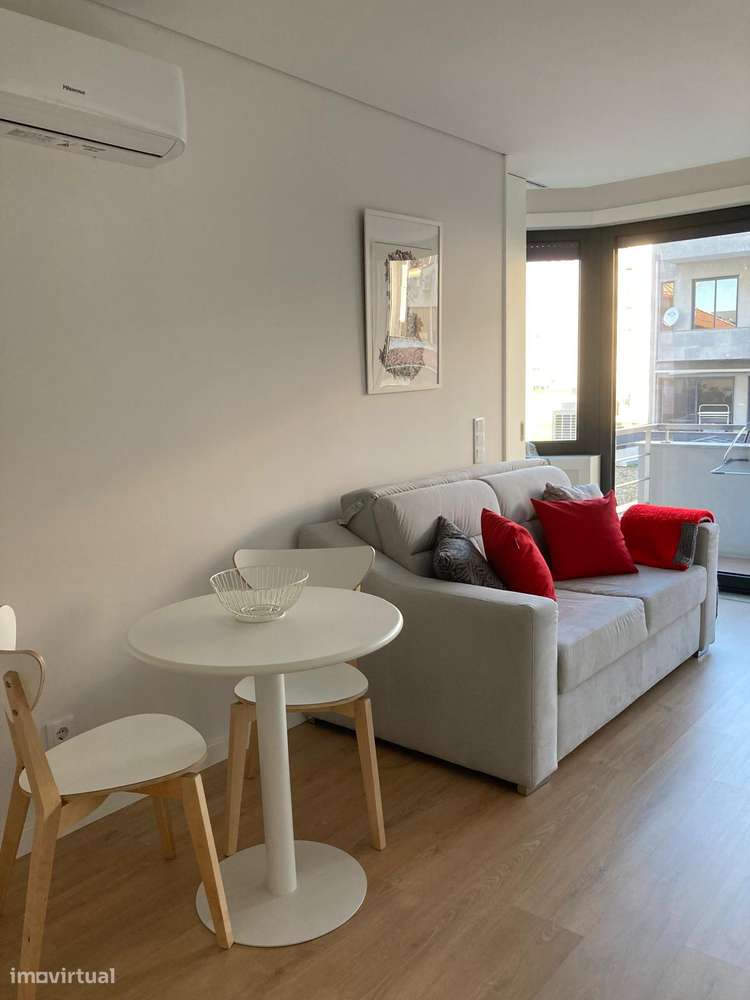 Apartamento T1 mobilado na Avenida da Boavista com lugar de garagem - Grande imagem: 5/13