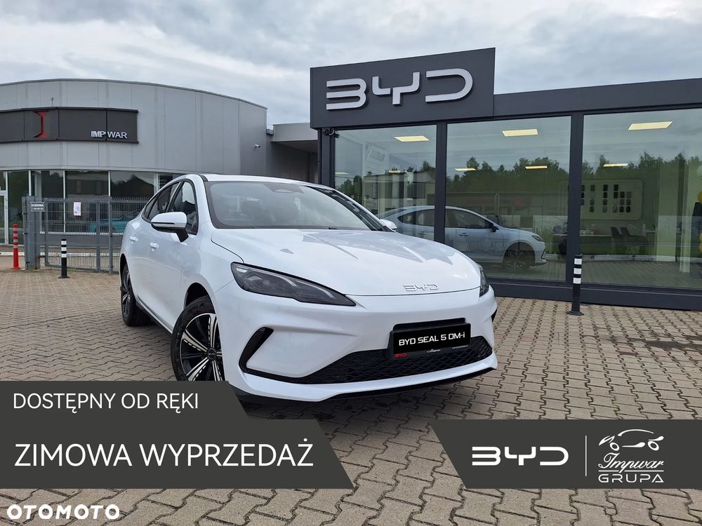 Zasięg 1050 km / Kamera cofania / Ekran 12,8 ''