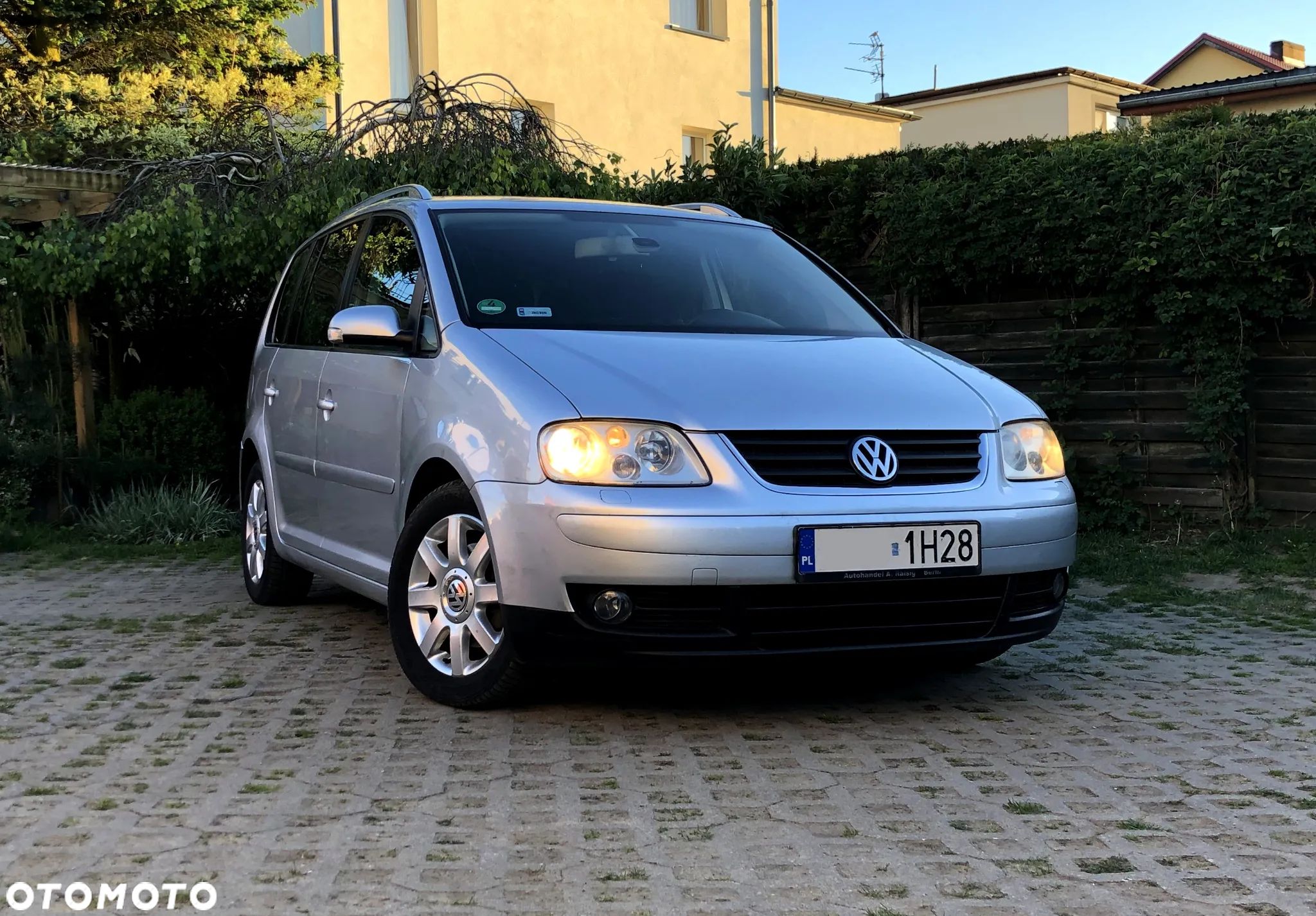 Volkswagen Touran 1.9 TDI Highline - 1