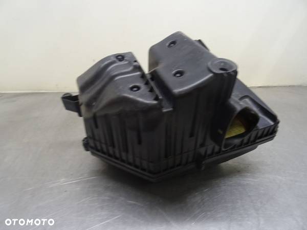 VOLVO V70 III 07-12 2.4D OBUDOWA FILTRA POWIETRZA 6893747 - 6