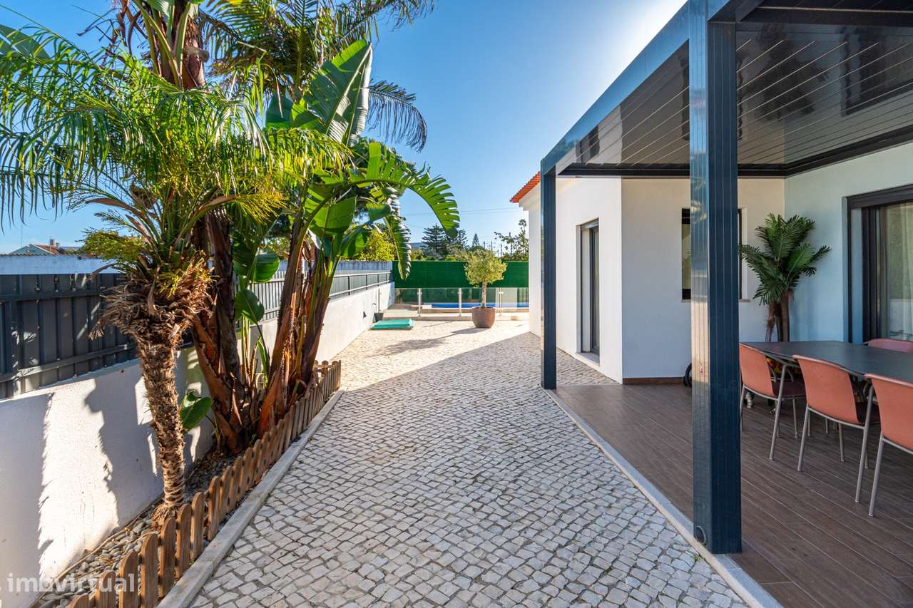 Excelente Moradia térrea Semi nova com piscina na Moita-35