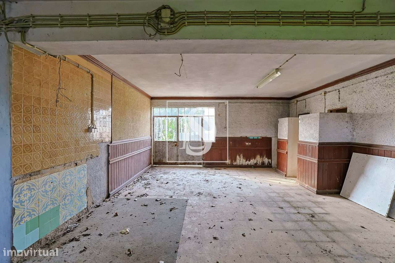 Moradia T4 c/ 376 m², jardim e riacho-22