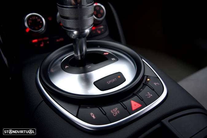 Audi R8 Spyder 5.2 FSi V10 quattro R-tronic - 32