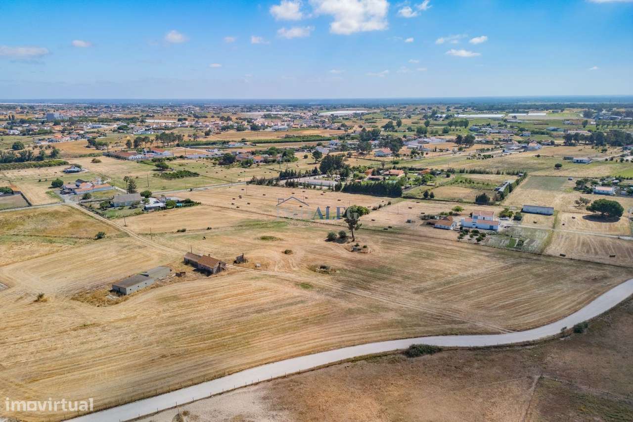 Terreno com 35000 m2 e moradia para reconstruir no Montijo-7