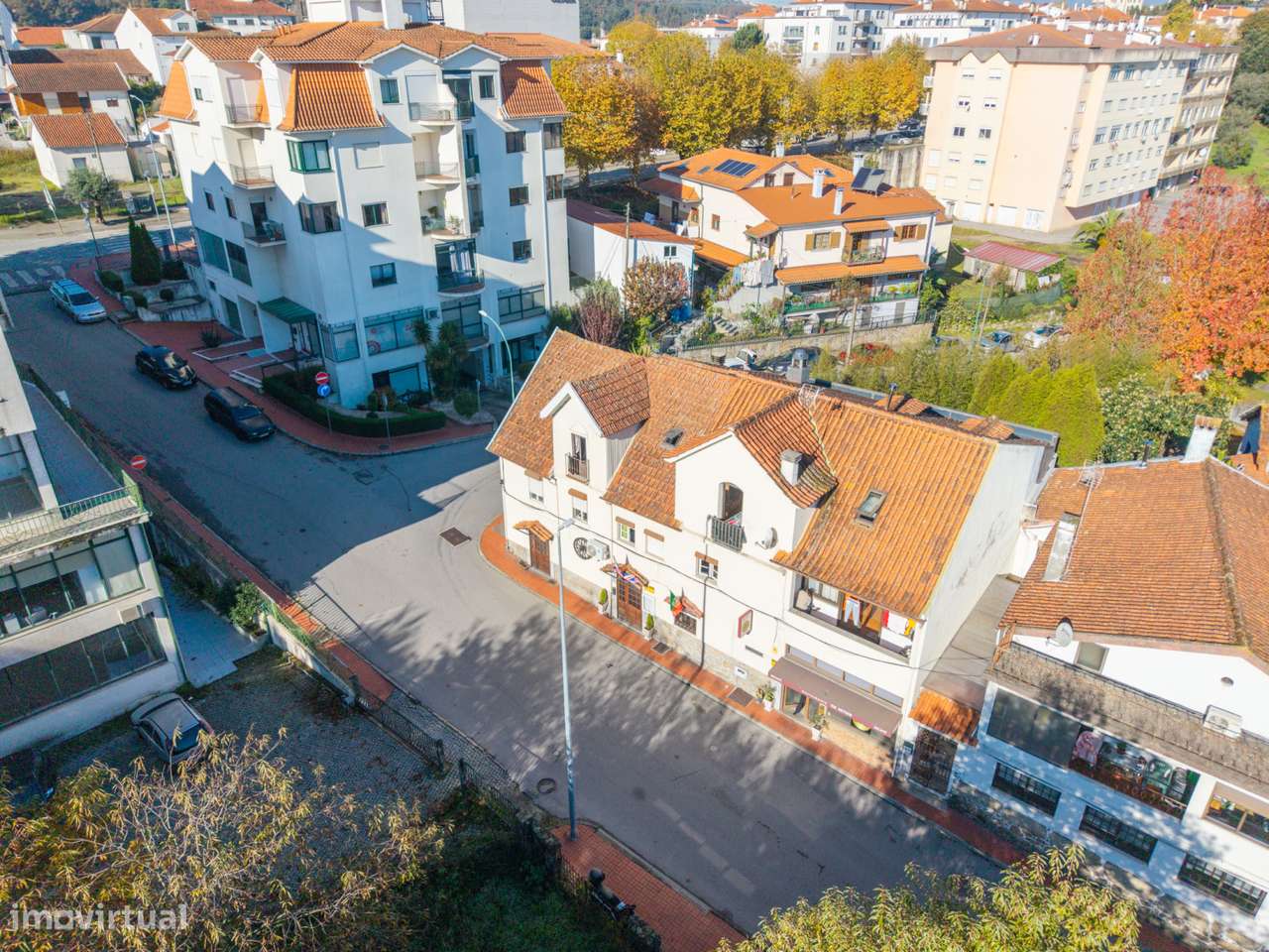 Prédio com Espaço de Restauração e 5 Apartamentos – Santa Comba Dão-19