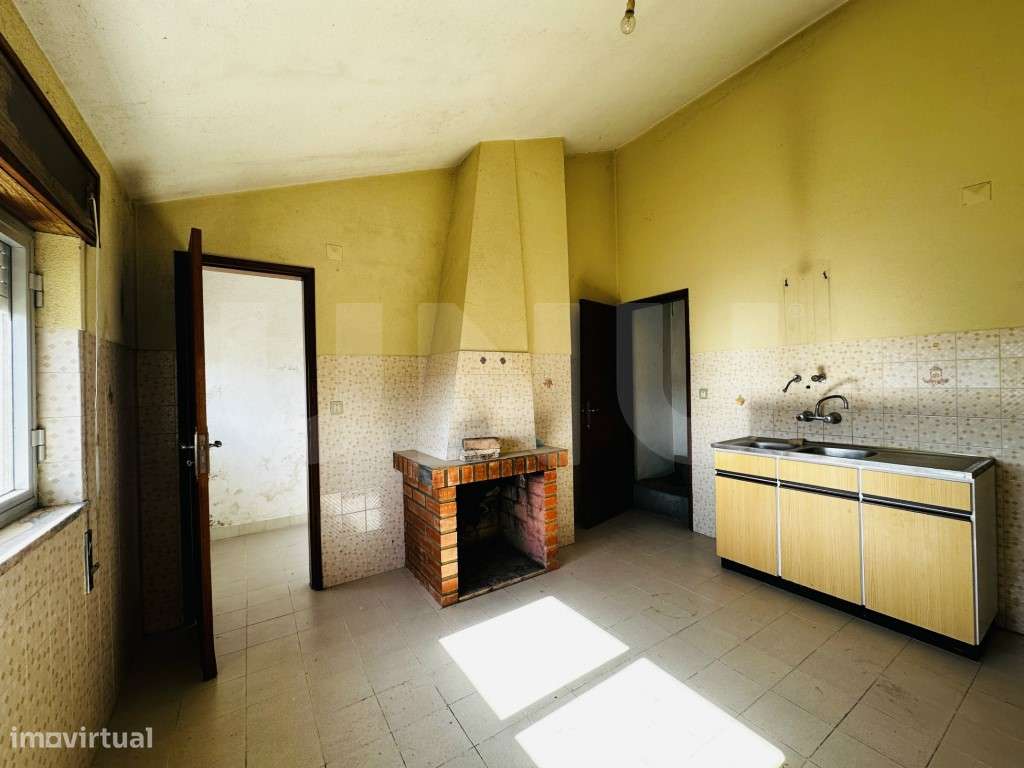 Moradia Espaçosa com Terreno e Potencial de Investimento - Atalaia,...-25