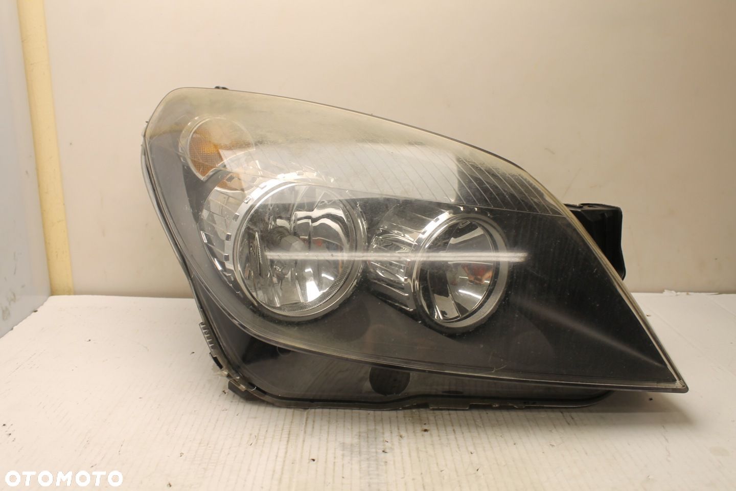 LAMPA REFLEKTOR PRAWA PRZEDNIA PRAWY PRZÓD OPEL ASTRA H LIFT 06R- - 1