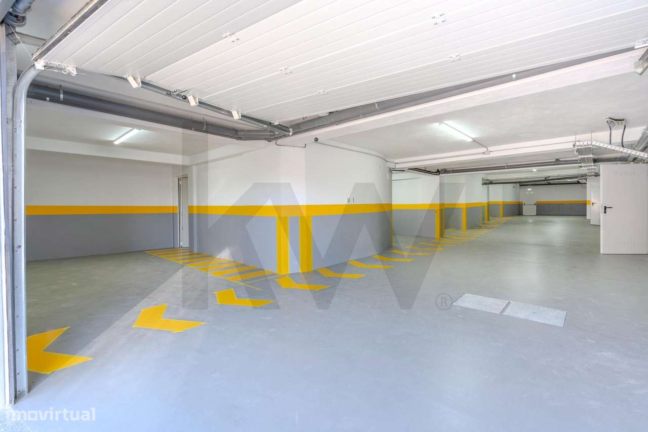 Moradia T4 (+1) em Condomínio Fechado em Cascais com jardim e piscina-42