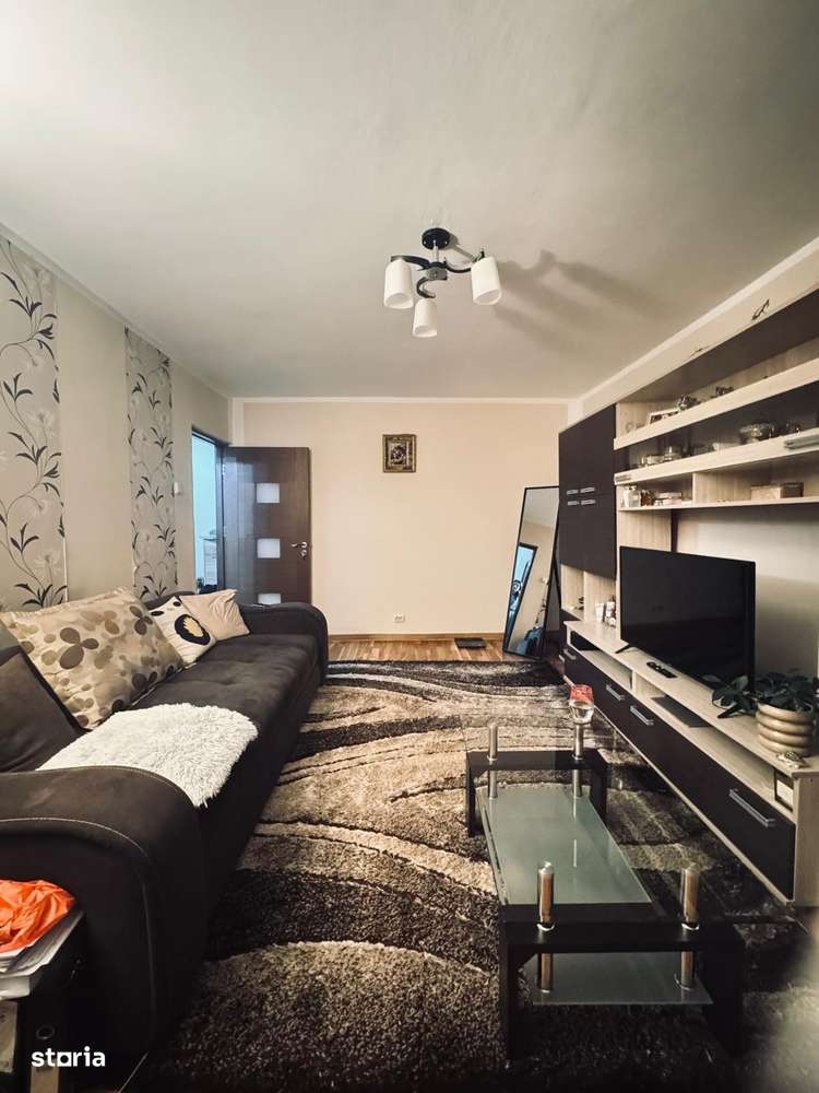 AV667 Apartament 3 camere, decomandat, etaj 2, 68mp, zona Lunei-5