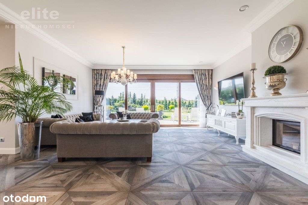 Na sprzedaż stylowy luksusowy dom z basenem !-13