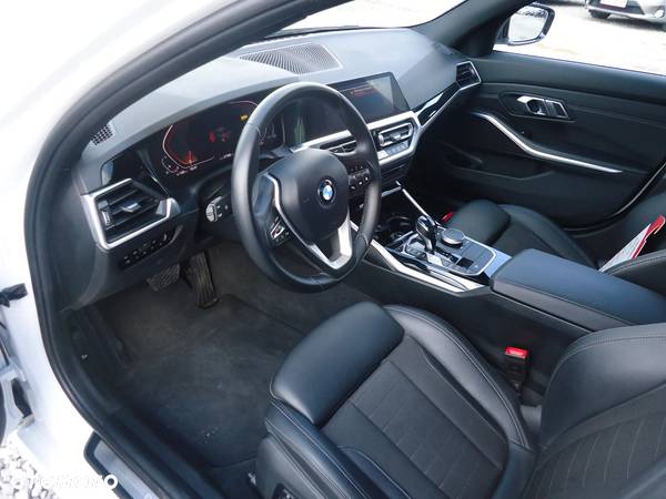 BMW Seria 3 318i Sport - 5