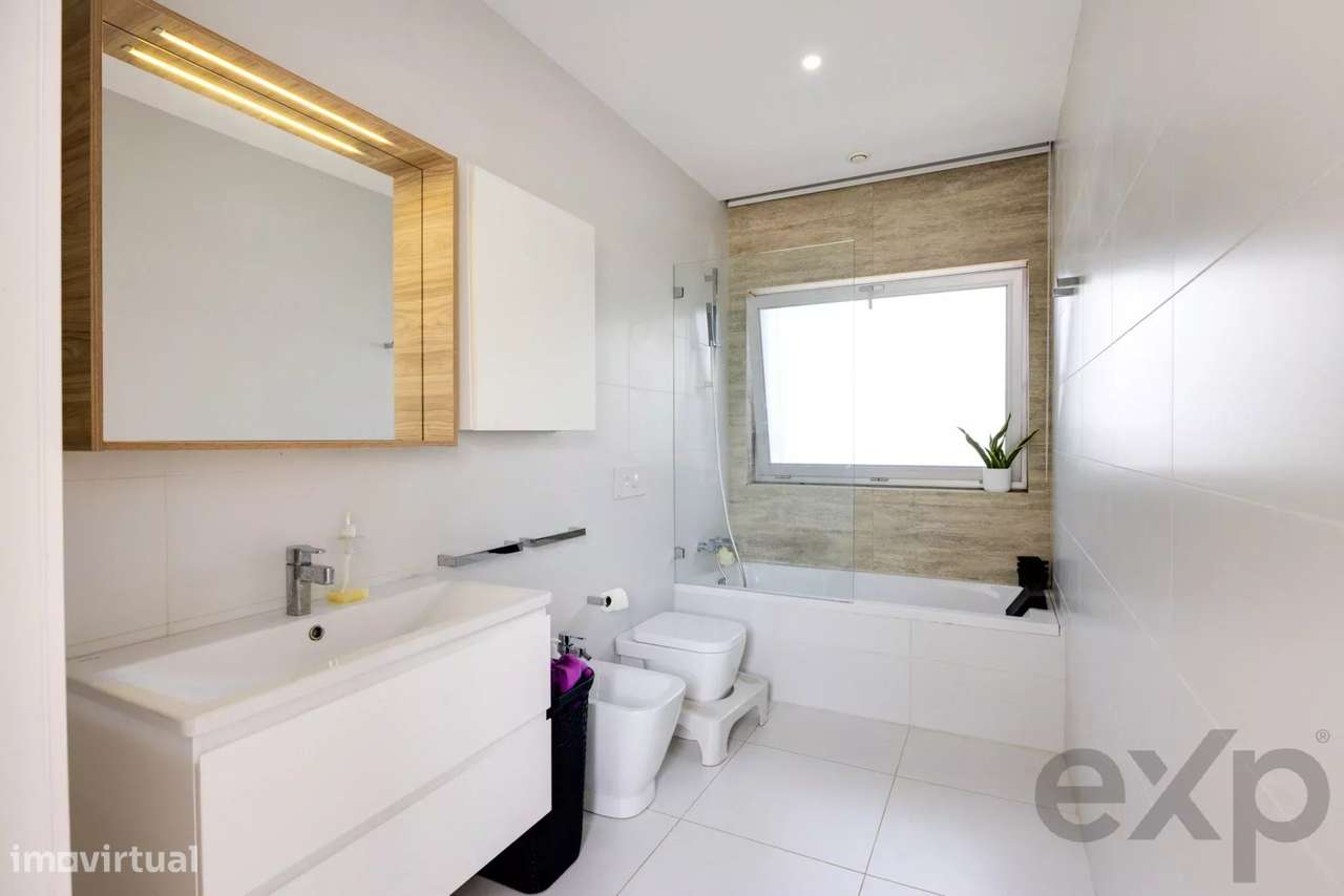Moradia T4 com Piscina Aquecida de 17,5m e Apartamento Independente em-23