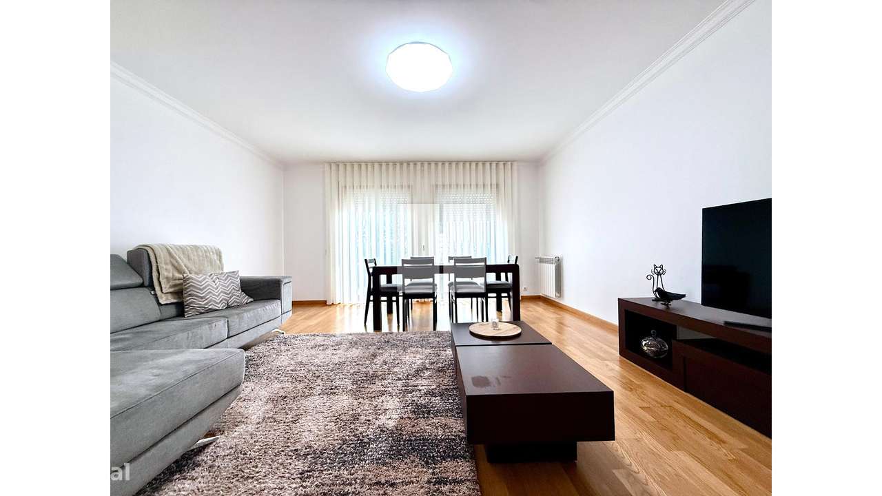 Apartamento T3 c/ Terraço e Garagem-3