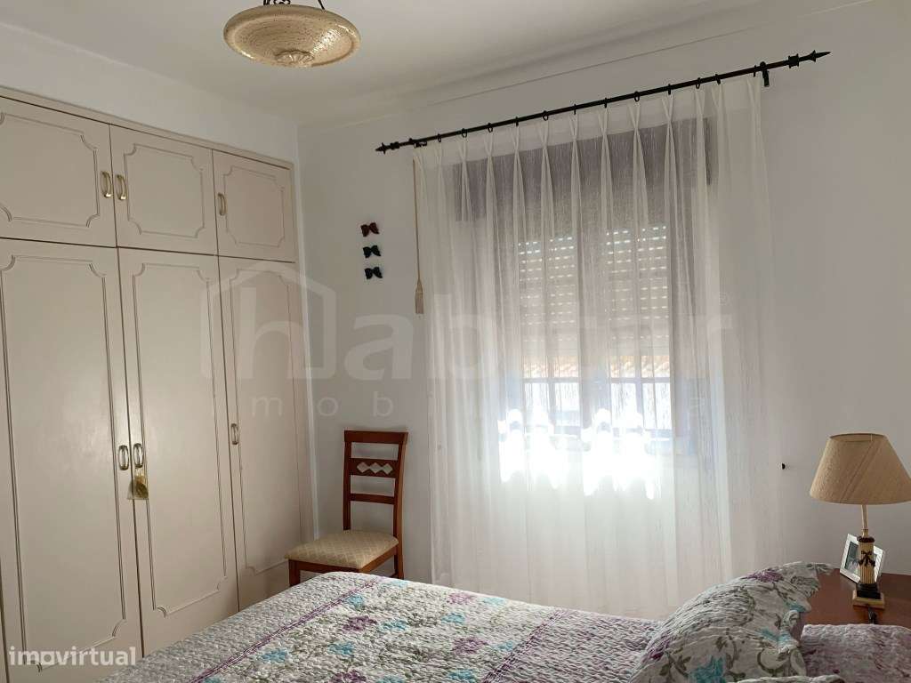 Moradia T5 + 2 C/ Quintal e Sótão-24