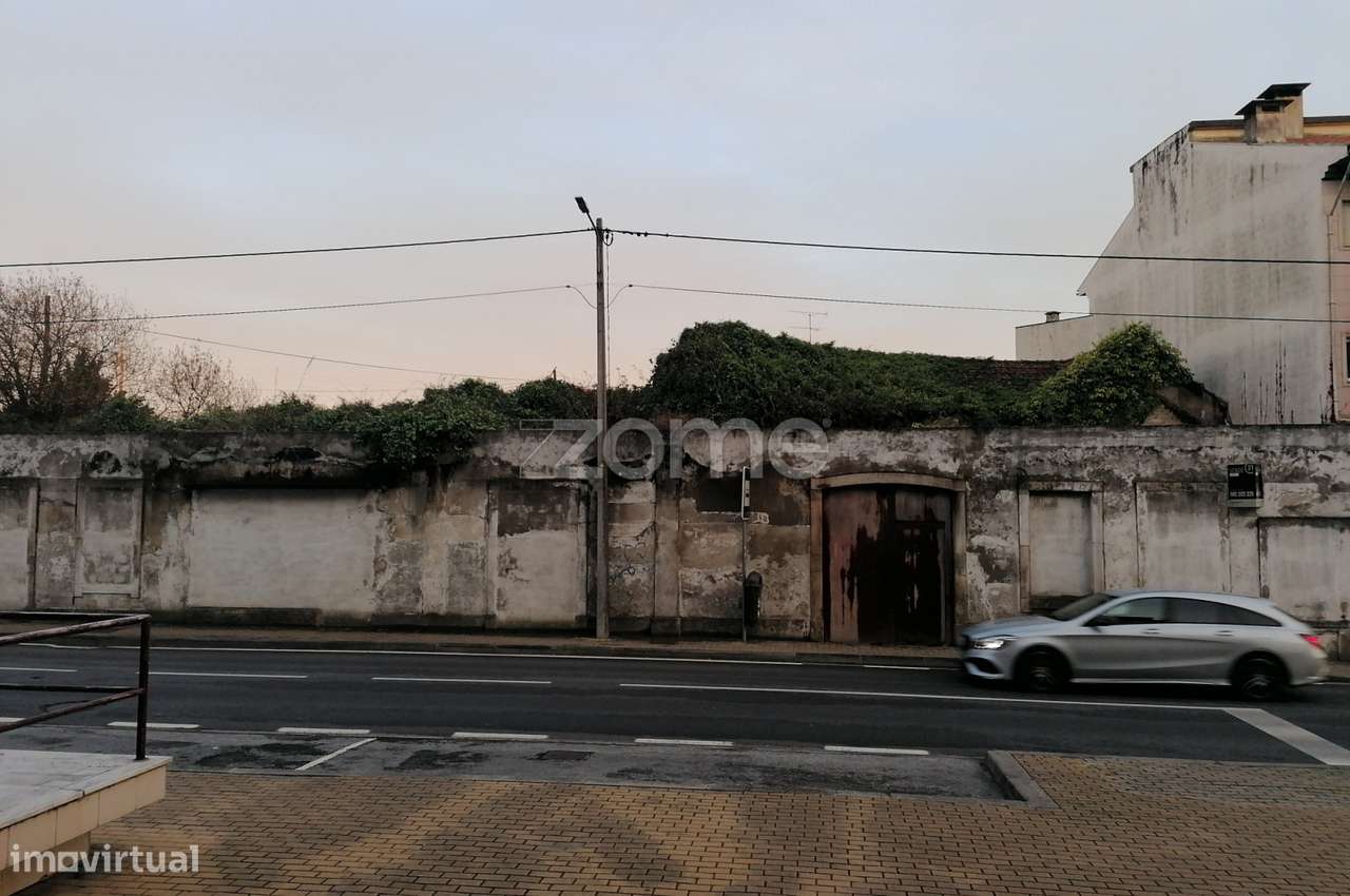 Moradia em Ruína com terreno no centro Ihavo-Aveiro - Grande imagem: 2/17