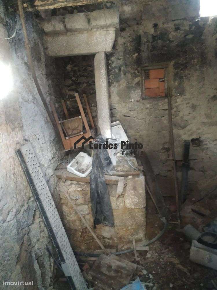 Moradia para remodelação - Grande imagem: 4/6