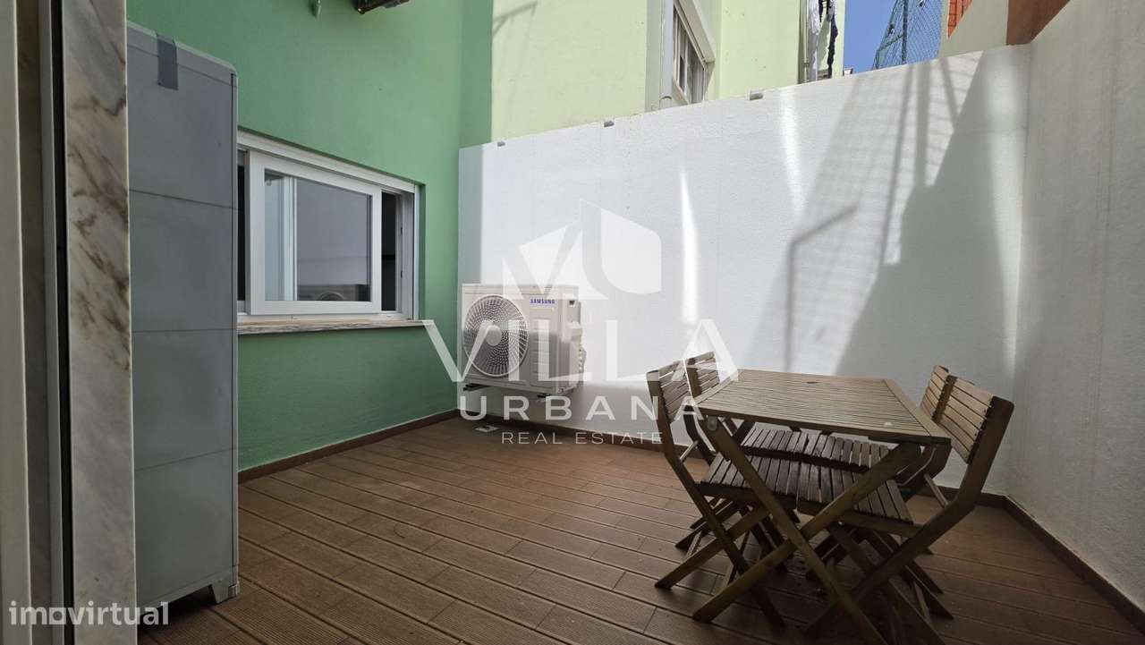 Apartamento T2 c/ Espaço Exterior localizado no Centro de Almada-23