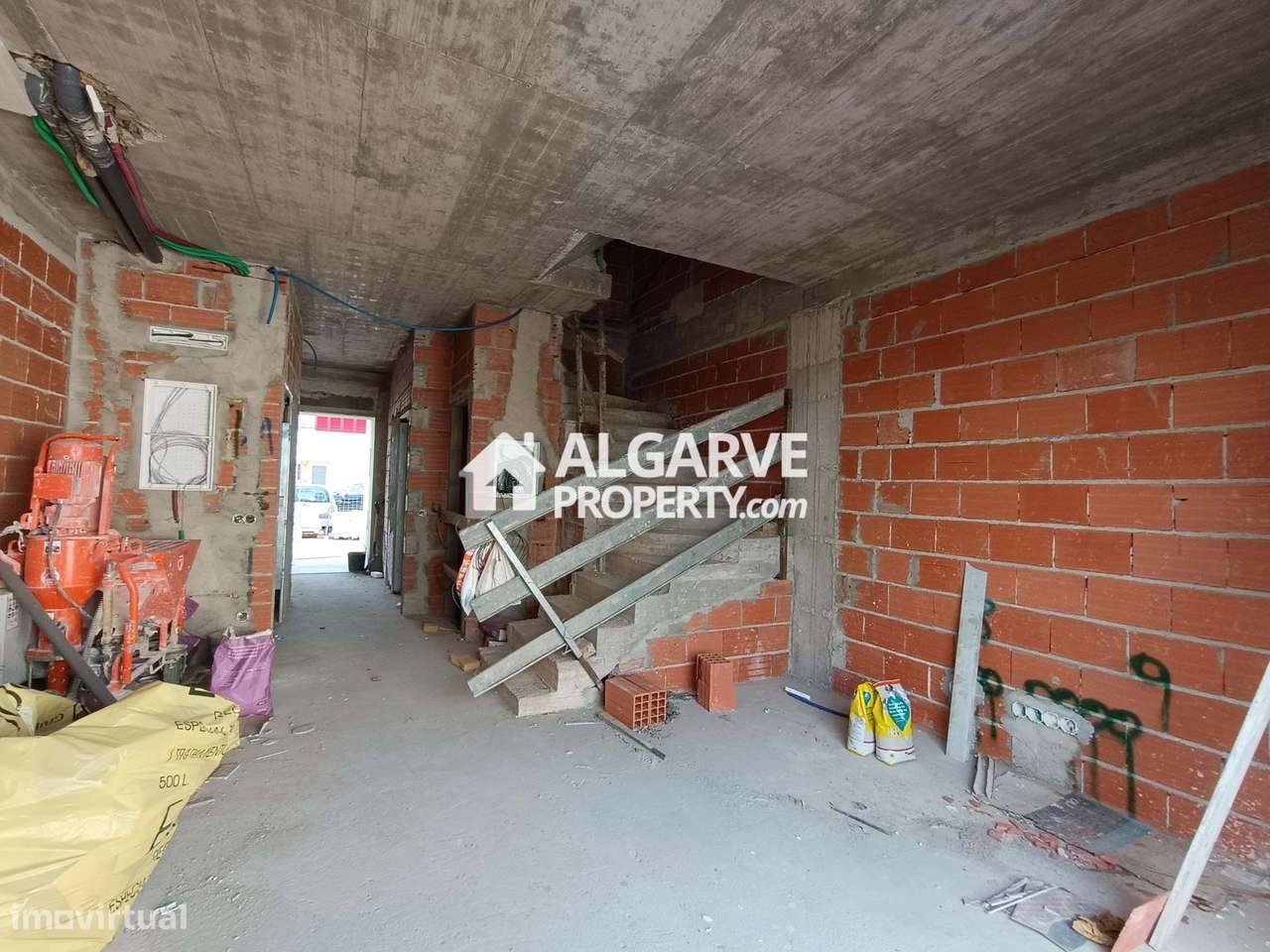 Moradia geminada V2 a poucos passos de cafés e restaurantes com vista - Grande imagem: 2/32