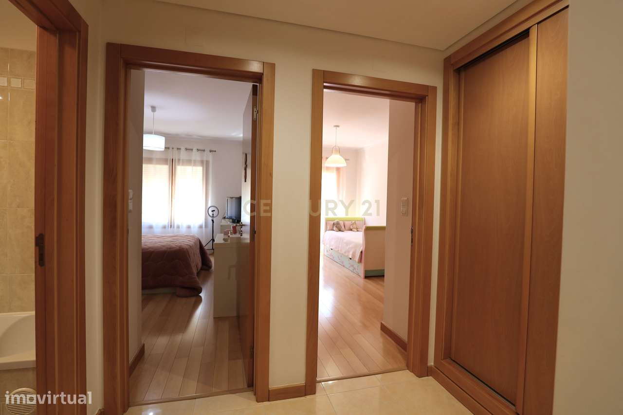 Apartamento T3  || Box 3 viaturas-23