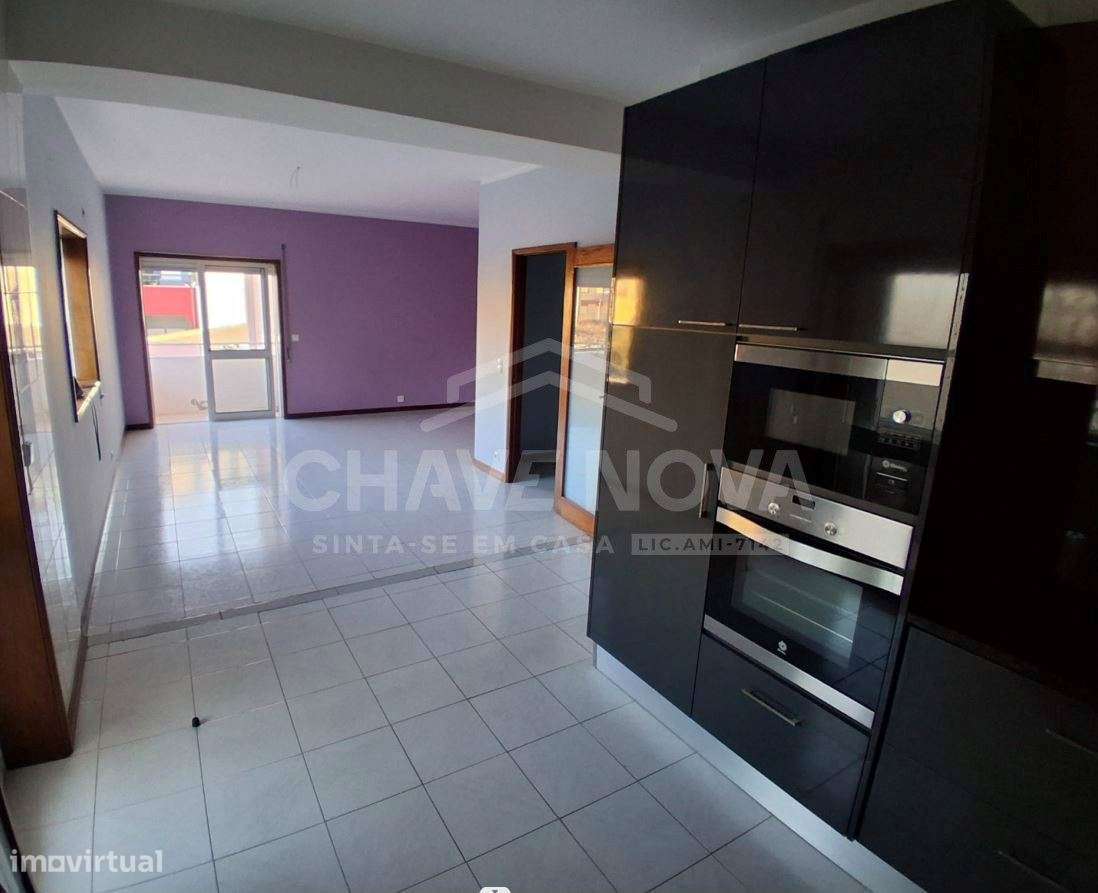 Apartamento T2 com varanda e garagem em Rio Tinto-2