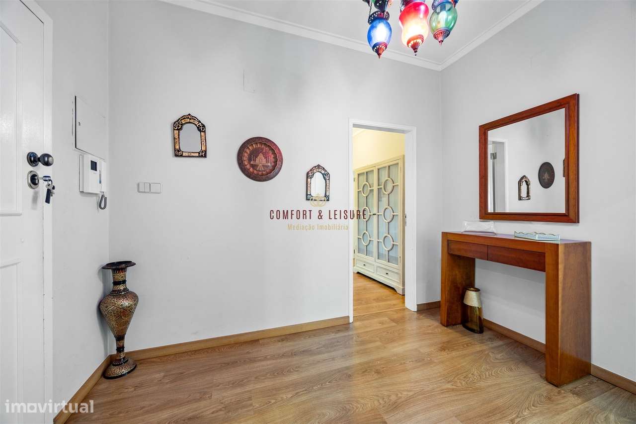 Apartamento com 4 quartos, 2 wc, parqueamento e arrecadação na Ramada,-41