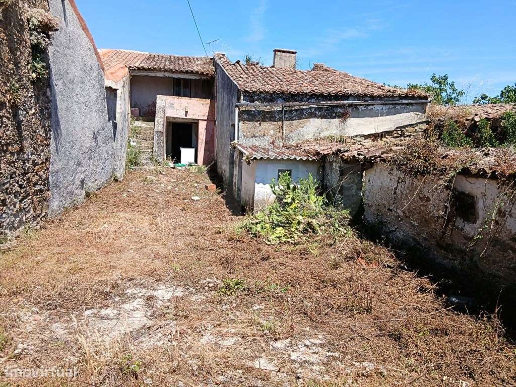 Moradia T3, em terreno de 1663 m² ,para reconstrução total, a 5 min...-11