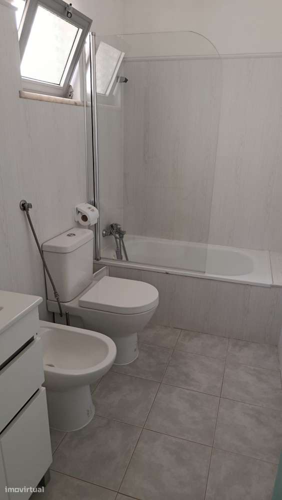 Moradia T9 Isolada com Jardim em Sagres-16