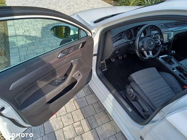 Volkswagen Passat 2.0 TDI SCR Comfortline - 16