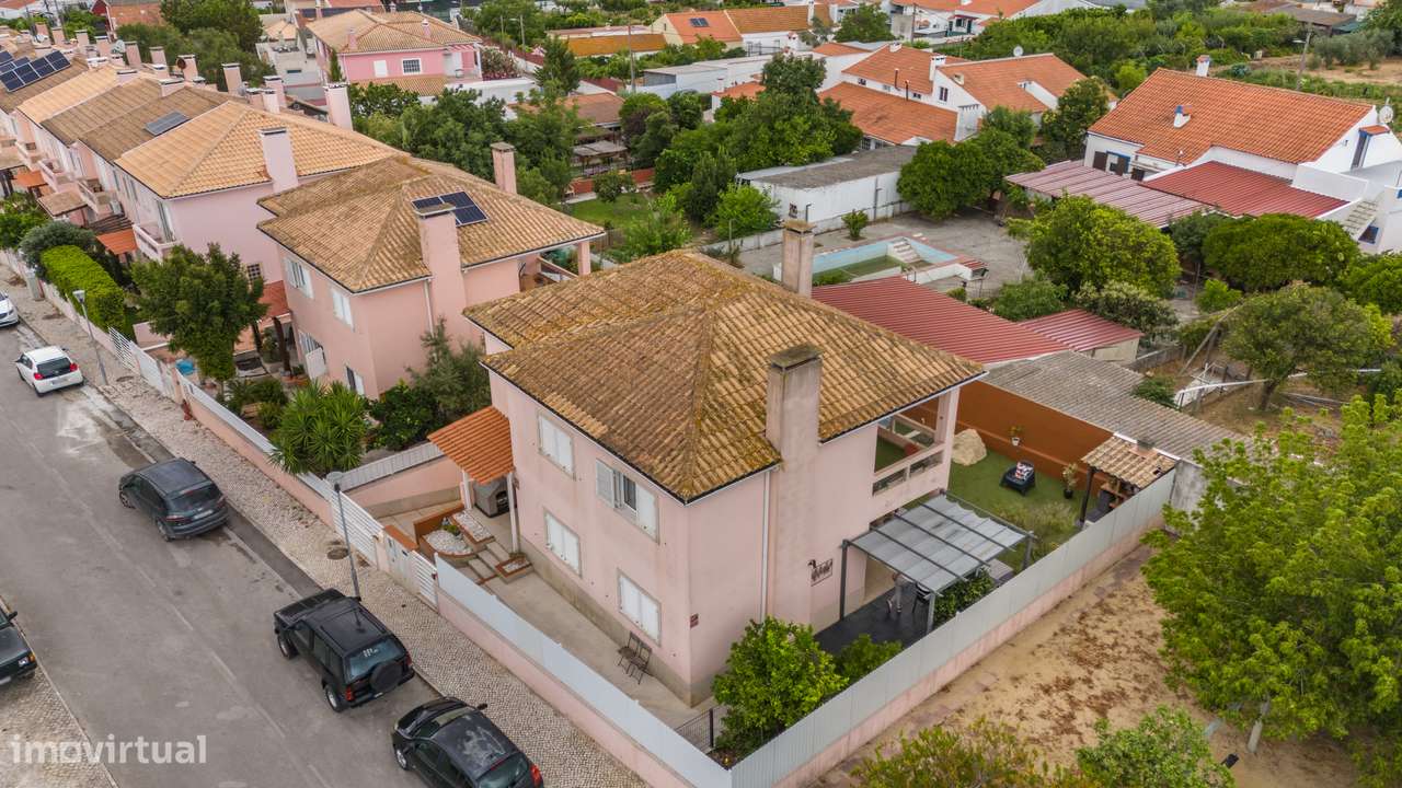 Moradia isolada com 3 quartos, piscina e garagem, na Quinta do Anjo-47