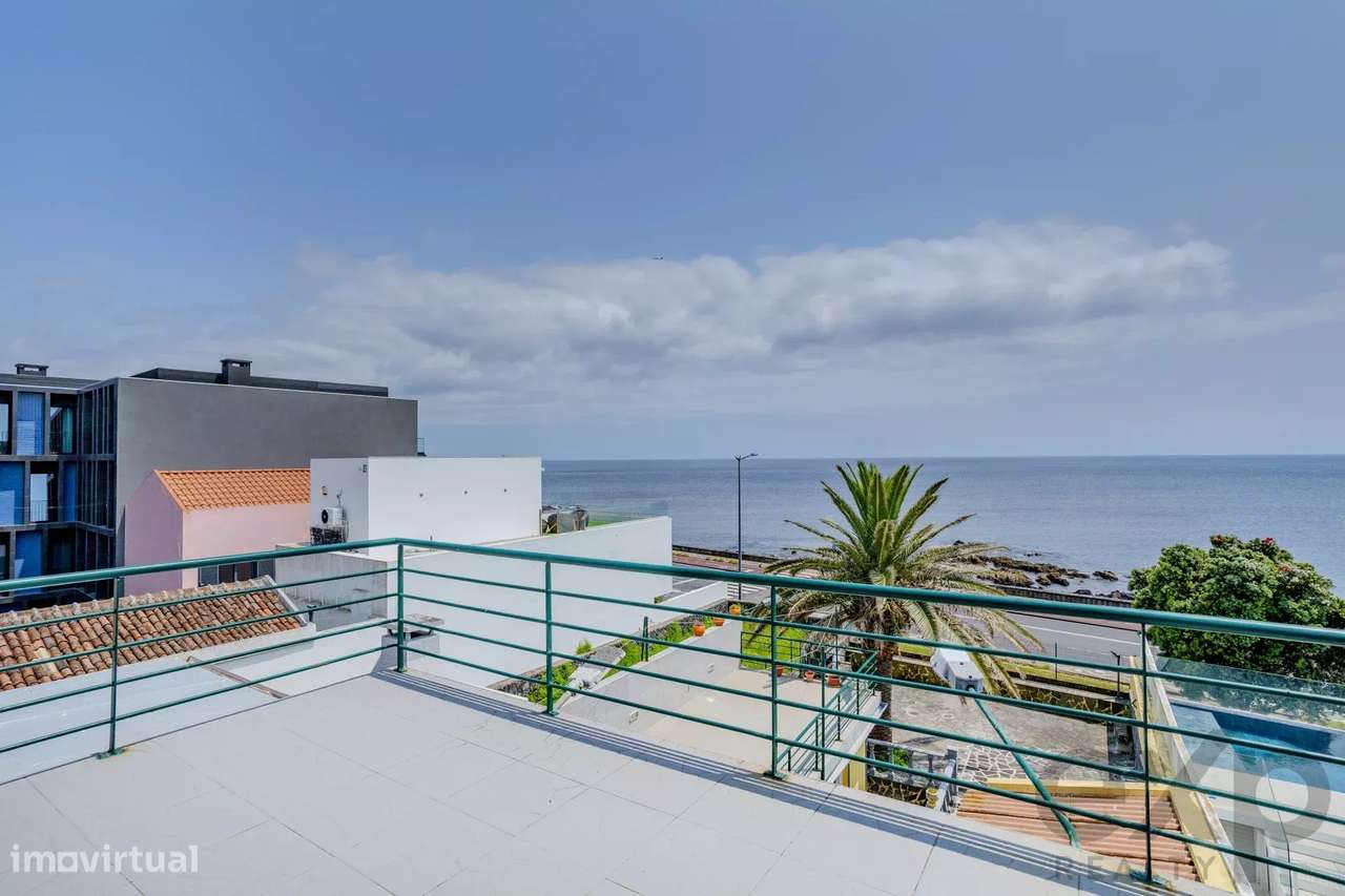Moradia 3 entradas independentes, Vista Mar Ininterrupta e Rendimento - Grande imagem: 2/35