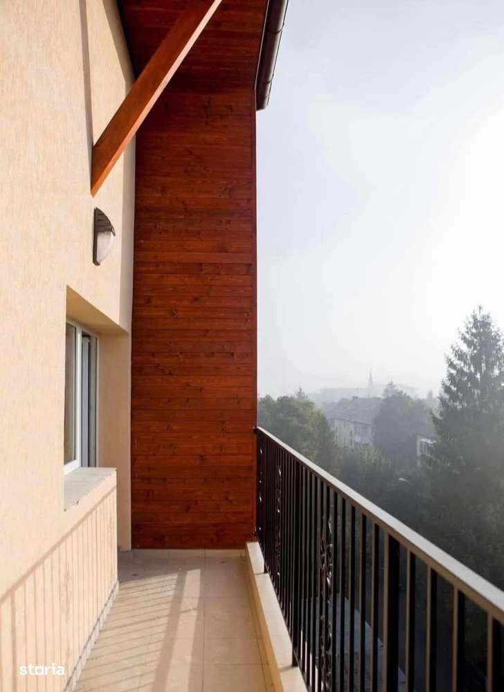 Apartament spațios cu 4 camere , strada Păcii, la 10 minute de UMFST-5