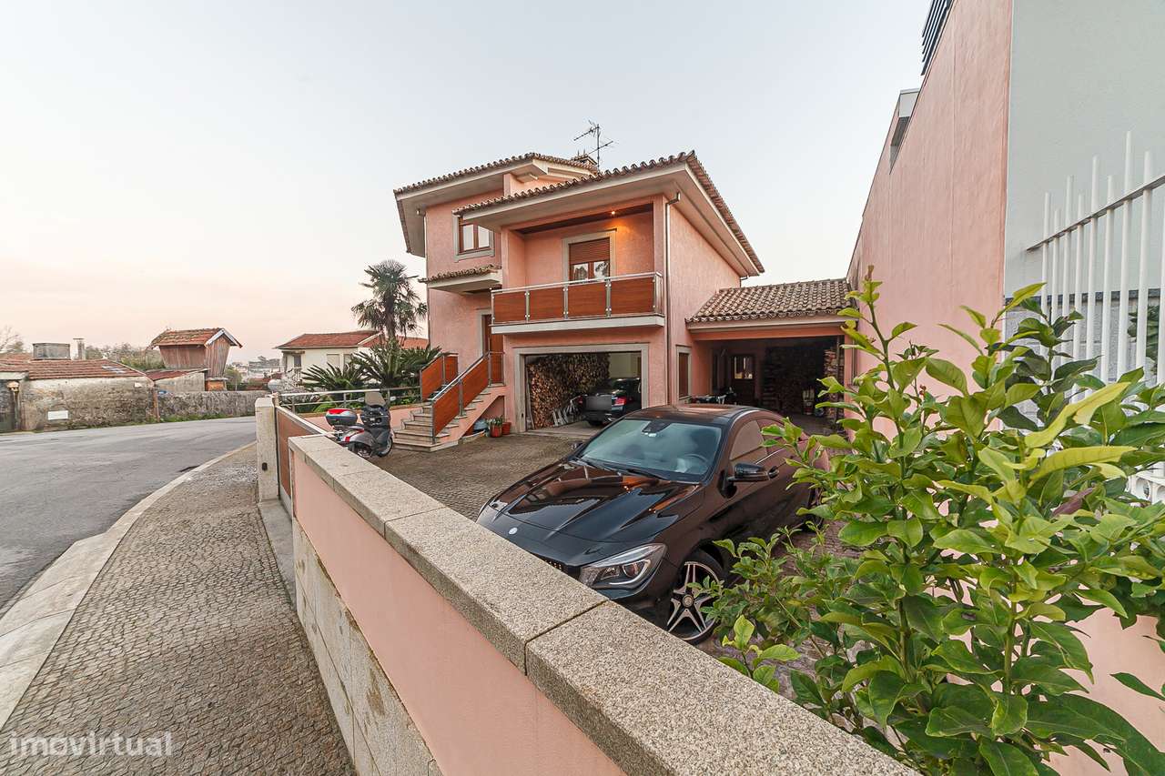 Moradia T3 com piscina em Fiães, Santa Maria da Feira-54