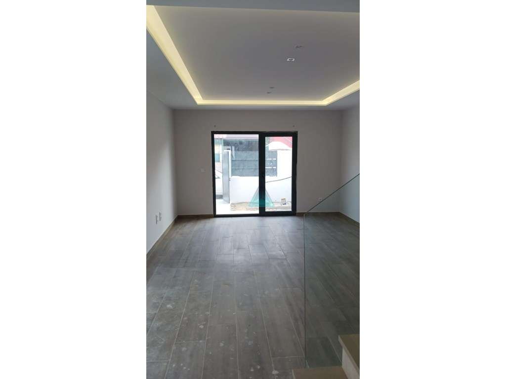 Moradia Geminada Quinta do Conde-3