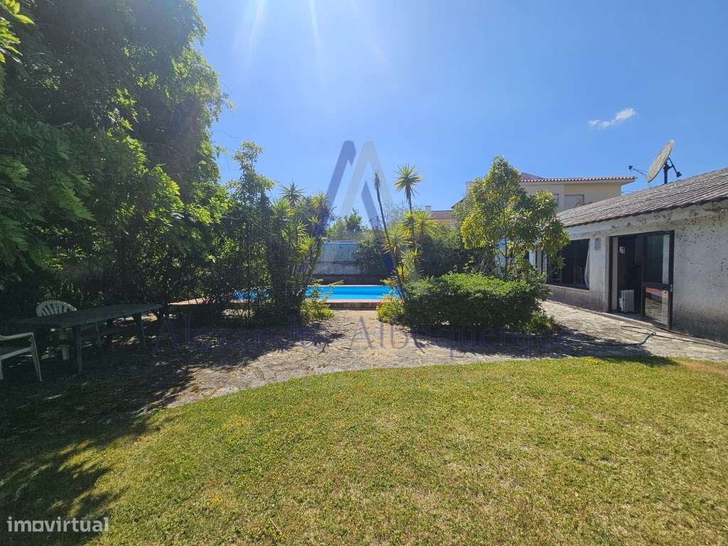 Excelente Moradia Isolada T4 na Charneca da Cotovia-27