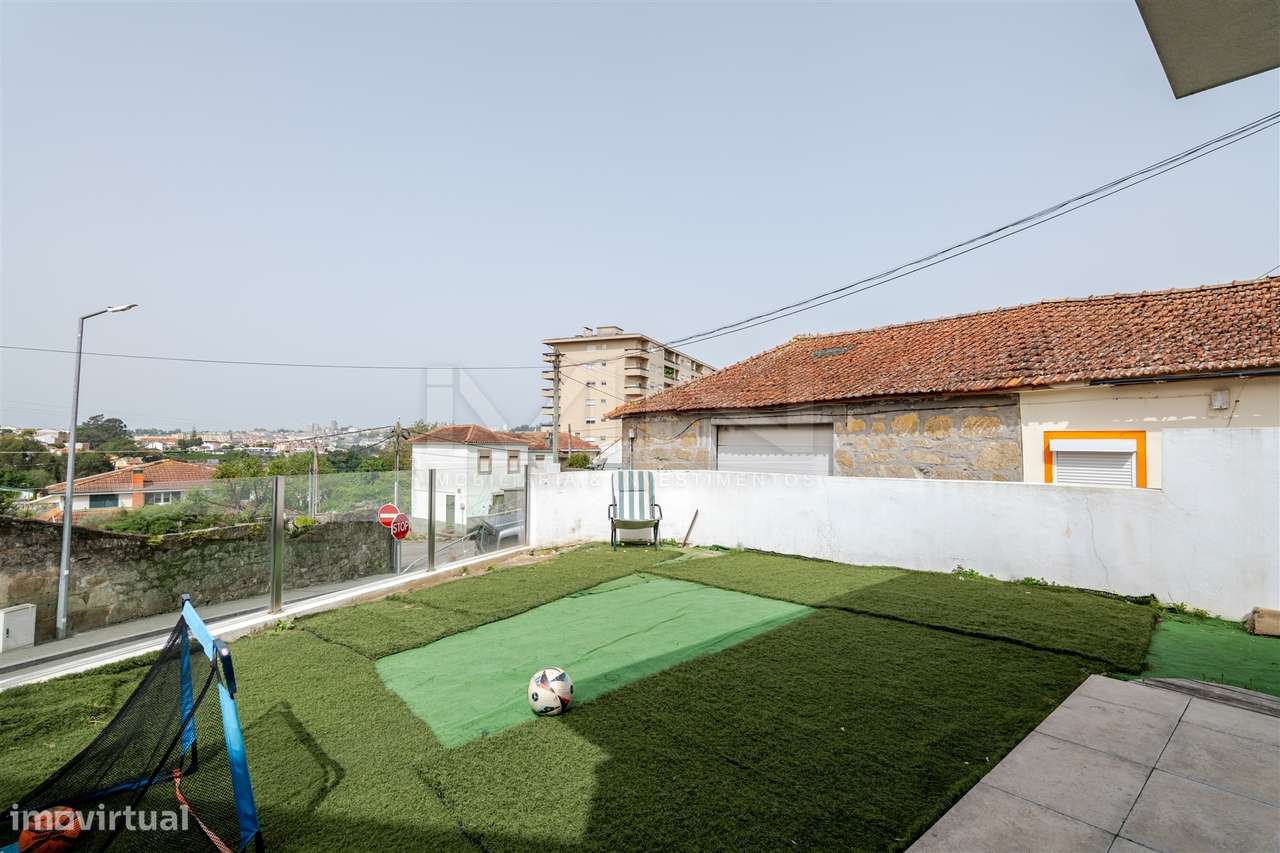 Moradia T4 de 4 Frentes: Elegância e Versatilidade a 2km do Freixo-30