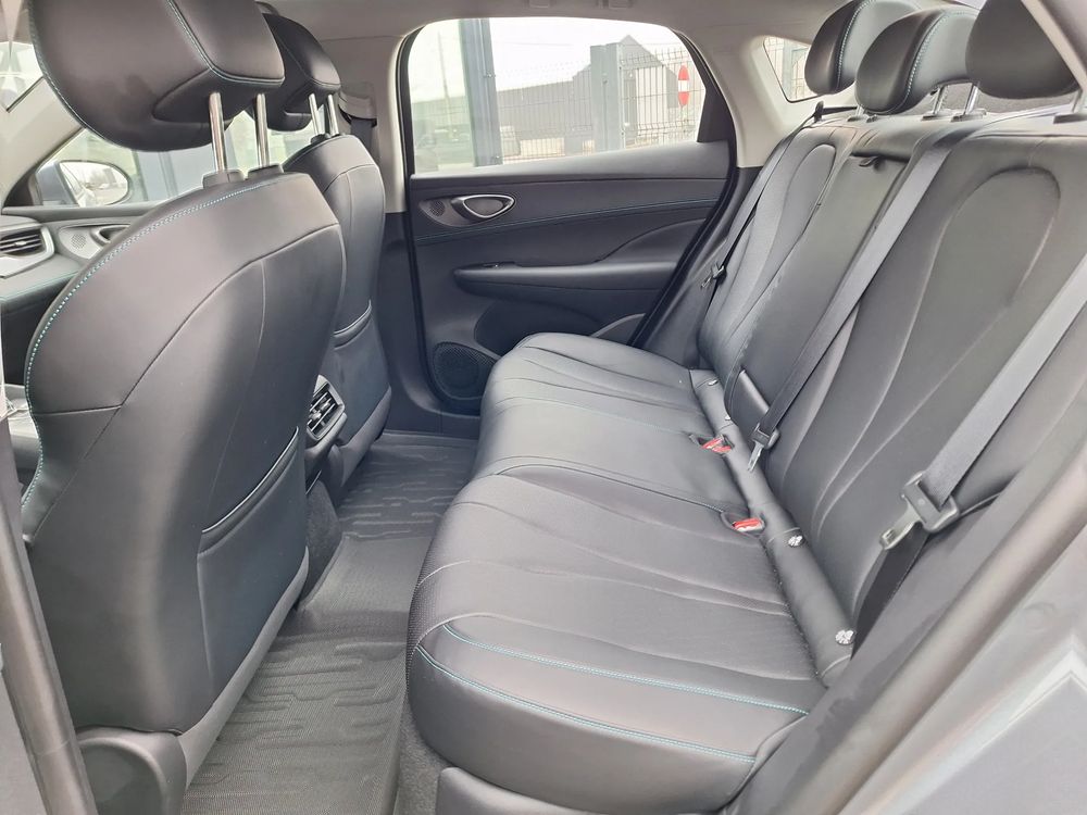 Zasięg 1050 km / Kamera 360 / Ekran 12,8 ''