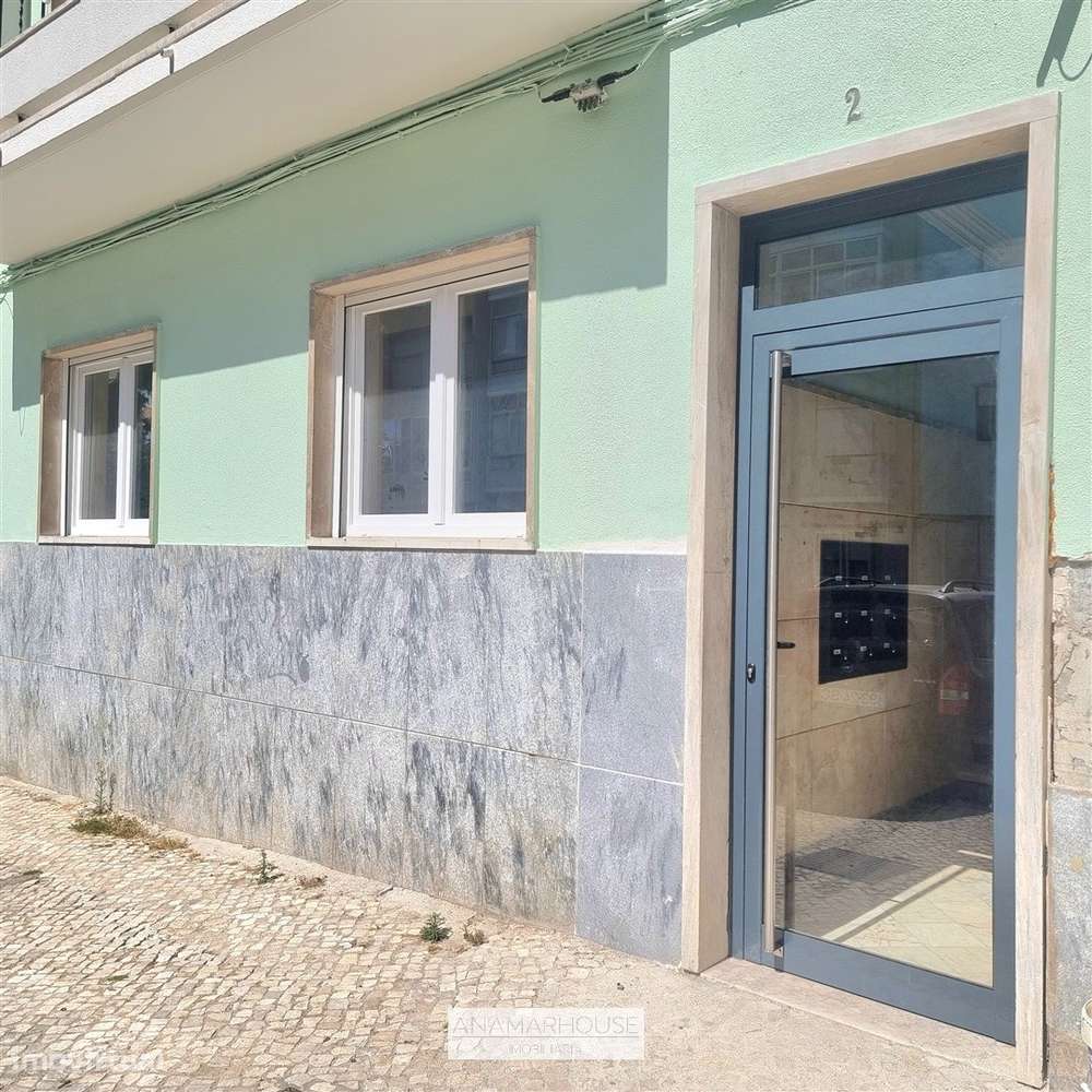T2 remodelado com dois wcs, próximo á Urbanização do Neudel, Amadora-24